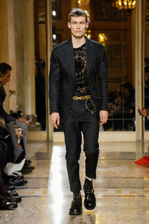 Versace  FALL 2018 MENSWEAR Milan MFW коллекция Версаче осень 2018 мужская неделя моды в Милане Mainstyles